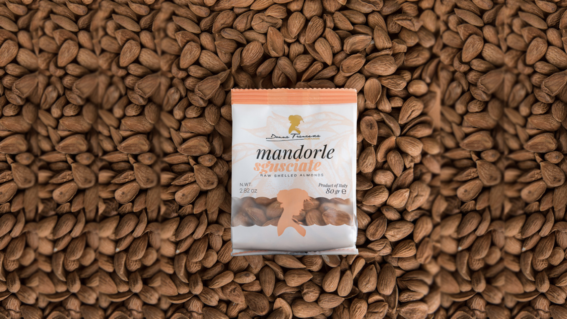 mandorle-sgusciate-donna-francesca